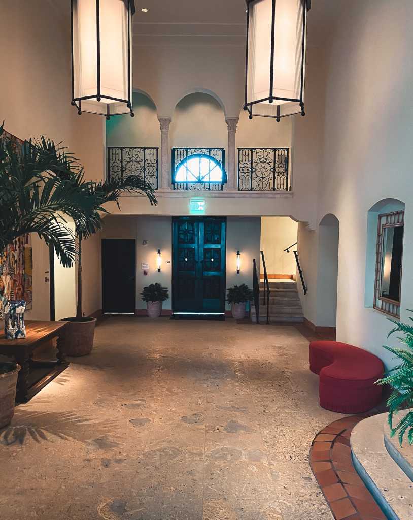 Four Seasons at the Surf Club Peacock Alley