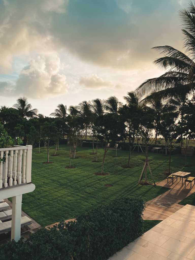 Four Seasons at the Surf Club Lawn