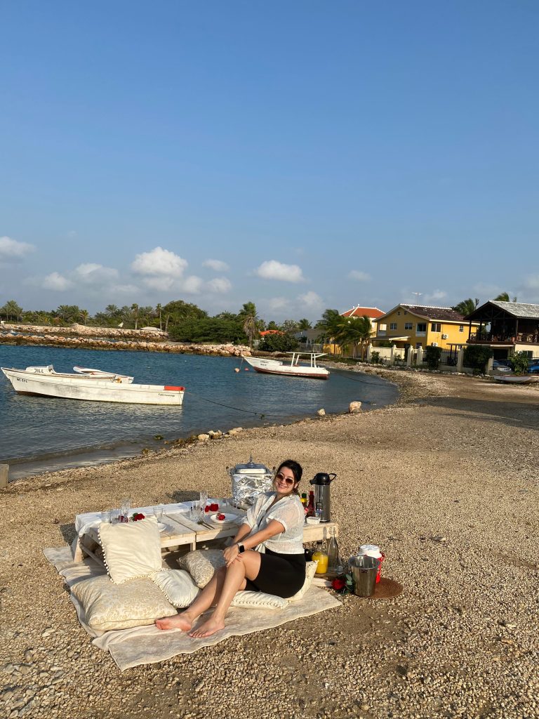 curacao beach picnic